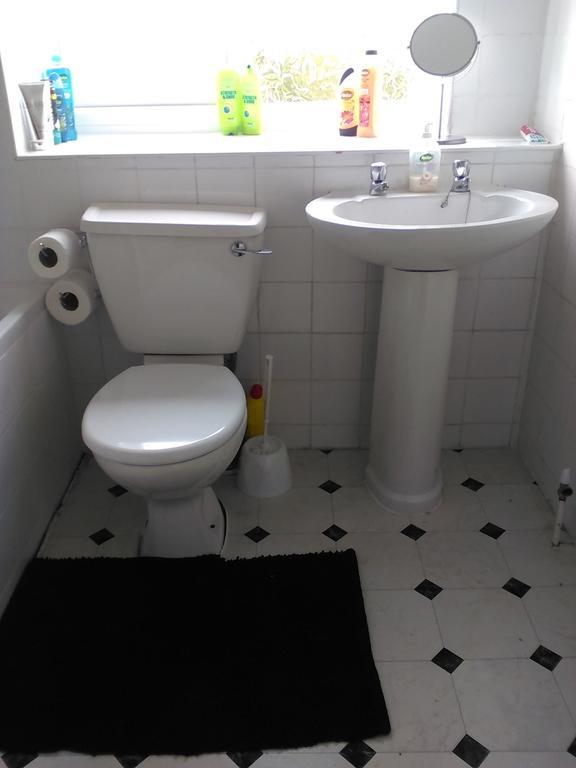 Carters Guesthouse Μίλτον Κέινς Δωμάτιο φωτογραφία
